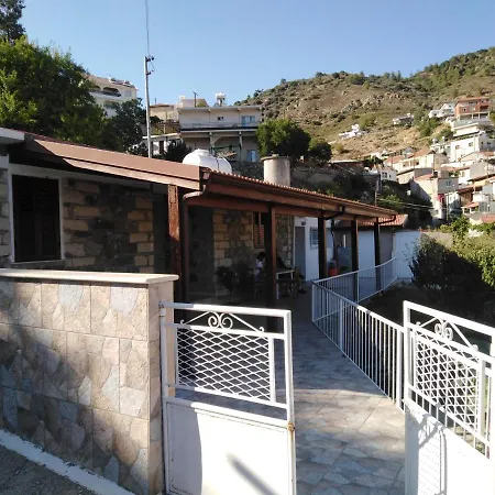 펜션 Traditional House In Pelendri 레메소스