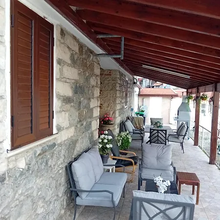 Traditional House In Pelendri 펜션 레메소스