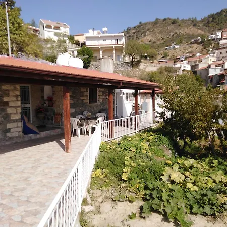 בית נופש Traditional House In Pelendri