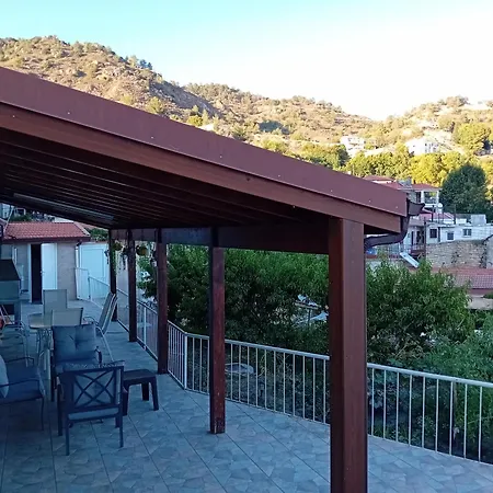 בית נופש Traditional House In Pelendri