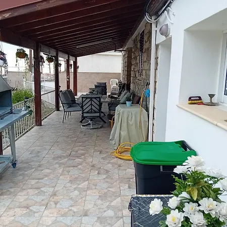 Traditional House In Pelendri Nyaraló *