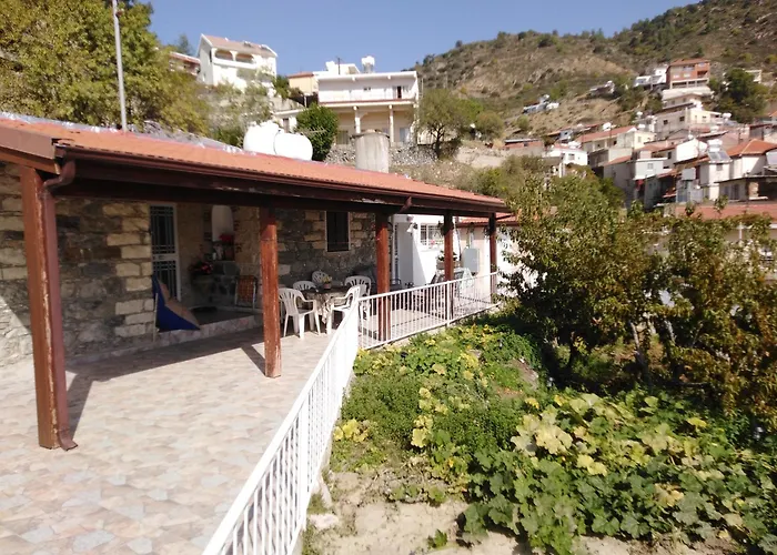 別荘 Traditional House In Pelendri